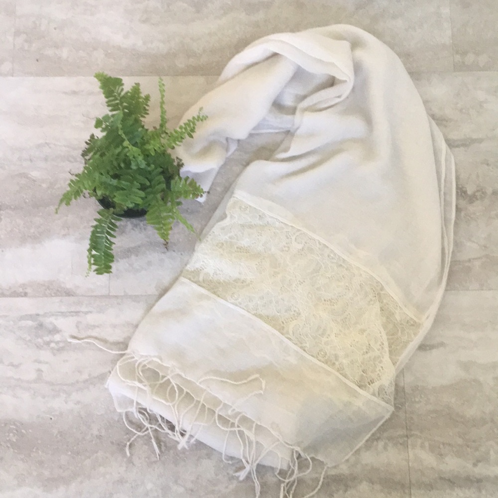 FOREVER 21 Lace Fringe Scarf